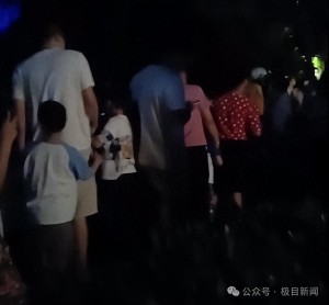 兒童疑觸碰路燈電樁后身亡 當(dāng)?shù)鼗貞?yīng) 警方介入調(diào)查