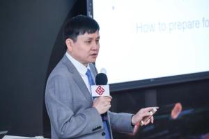 張文宏受聘香港理工大學(xué) 榮譽(yù)教授新身份