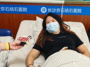 女子腹痛嘔吐半月查出膽囊結(jié)石 成功保膽取石