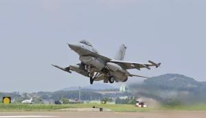 韓媒：韓軍戰(zhàn)機(jī)在美軍演時突發(fā)事故 機(jī)身破損飛行員逃生