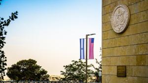 美国驻以色列大使馆发布安全警报 限制人员行动