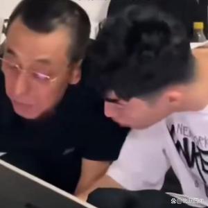 腦癱男孩考601分全家激動(dòng)相擁 堅(jiān)持成就夢想