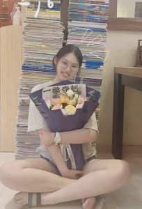 女生高考649分外婆說要給零花錢獎勵萬元紅包