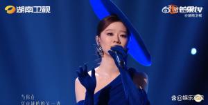 單依純演唱《思念是一種病》 情感真摯引共鳴