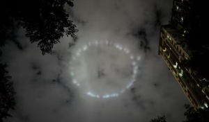 北京夜空驚現(xiàn)神秘光圈,，市民拍下現(xiàn)場照片 UFO疑云引發(fā)熱議