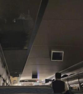 12306回應(yīng)列車抵站前停車停電 突發(fā)設(shè)備故障導(dǎo)致