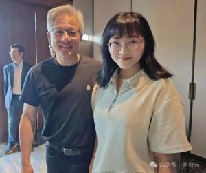 黄仁勋：希望我和数字分身一起变聪明 共赴智慧未来