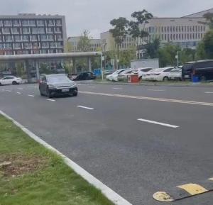 警方回應(yīng)天府機場一汽車疑失控 駕駛員情緒急躁導(dǎo)致