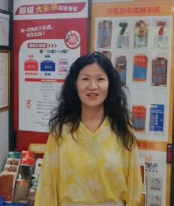 彩票店主帮人买彩票中500万 诚信归还大奖