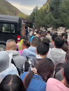 被高喊退票景區(qū)讓游客去別處玩 景區(qū)限流引發(fā)熱議