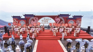 黑救护车业务员在ICU走廊卷业务 家属遭遇坐地起价