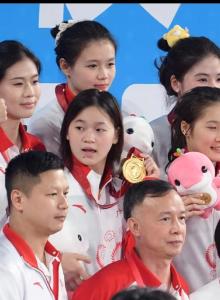 何威仪点评爱徒谢思埸全红婵 师徒情深共创辉煌