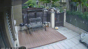 快递小哥“扔”快递被奖励6000元 暖心举动获赞无数