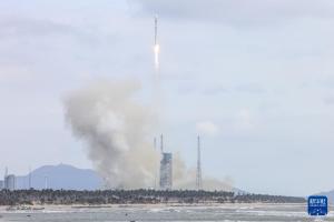 中国成功发射卫星互联网低轨13组卫星 长征十二号助力升空