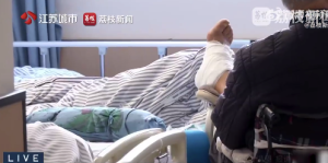 男子泡脚将自己烫伤住进医院 医生提醒