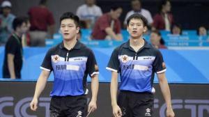 樊振东赛场眼神气场全开 红衣冠军的自信宣言