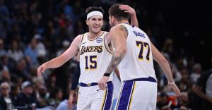 雷迪克盛赞东契奇和里夫斯 双星闪耀带队前行