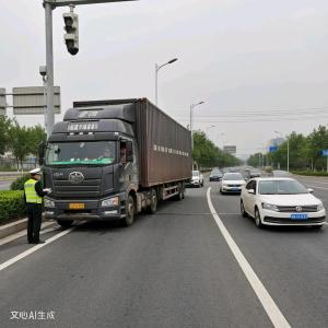 大货车停在右转路口被后车撞上 责任认定需结合具体情况分析