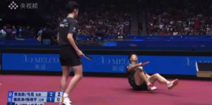 马龙为救球摔倒 网友：马龙加油，健康完赛！