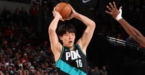 杨瀚森9+5+3生涯新高 中国新星闪耀NBA