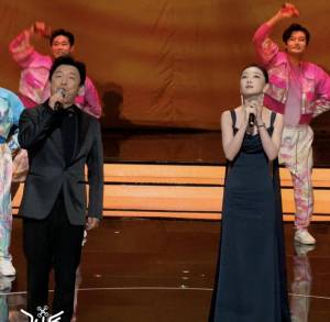 76岁王馥荔亮相红毯 优雅老去典范