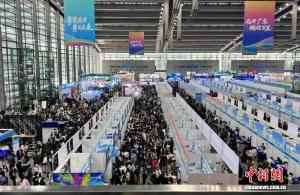 “百万英才汇南粤”秋季招聘会启幕 高薪岗位云集