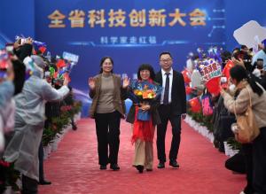 43岁女科学家培育世界首例无刺武昌鱼 有望两年内上市