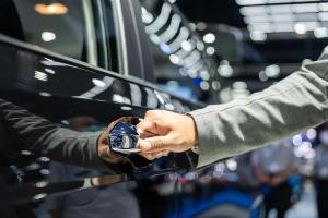 多家车企公布2026年销量目标 市场预期分化明显