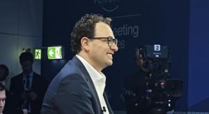 Anthropic CEO 达沃斯称“不向中国出售芯片是首要任务” AI监管与治理成焦点