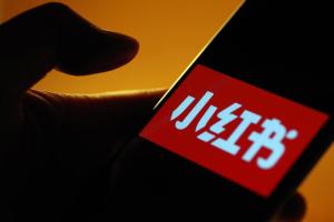 商家喊冤小红书避雷帖 旅拍纠纷引发关注