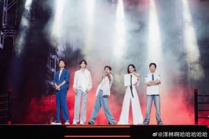 你好星期六 Twins复刻春晚舞台引发回忆杀