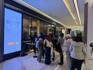 金饰克价逼近1600元 金价狂飙带动消费热潮