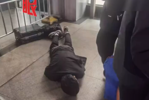 45岁男子客运站进站口突发晕厥被救 工作人员协同保障数分钟抢回生命