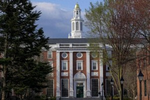 哈佛曾硬刚特朗普！特朗普威胁向哈佛大学索赔10亿美元