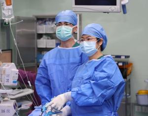 女子长期吃抗衰药子宫长12cm肌瘤 雌激素滥用风险警示