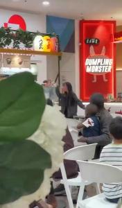 新加坡女子误以为中大奖 疯狂消费后情绪崩溃