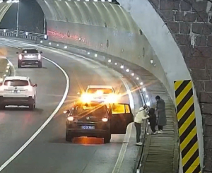 小车停隧道内20秒被货车追尾 秒级响应避免伤亡