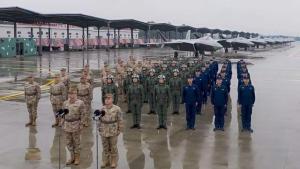 博主：空军拜年视频大变样 歼-20A震撼亮相