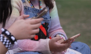 委员建议将16周岁设定为数字成年年龄 应对网络风险