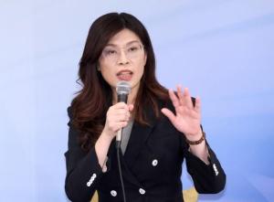 郑丽文：绿营政策让台“快要断气” 能源危机迫在眉睫