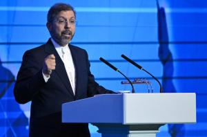 伊朗副外长说权力让美国醉了头 警告勿派地面部队