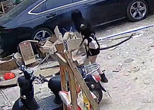 人美心善！女生路遇火灾教科书式处置 收到感谢信和消防文创