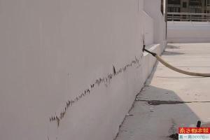 深圳一老旧小区外墙修缮后现色差 居民反映多处问题待整改