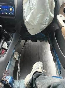 方向盘只剩一半的车上路 交警回应 安全隐患不容忽视