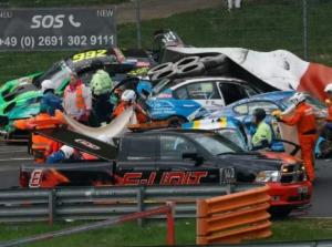 纽北突发严重事故 66岁芬兰车手去世 七车连环相撞悲剧