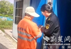 环卫阿姨遇电诈 执法队员识破骗局 反诈培训显成效