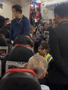 南航称怒怼空乘女子非自家员工 涉事者身份引发热议