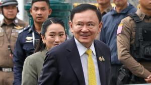泰国前总理他信假释出狱 免戴监控手环