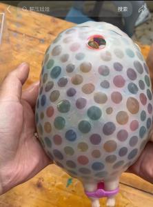 娜塔莎"娃娃爆火 被批暴力擦边：争议玩具引关注
