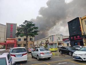 江蘇蘇州市吳中區(qū)甪直鎮(zhèn)爆炸升起白色蘑菇云